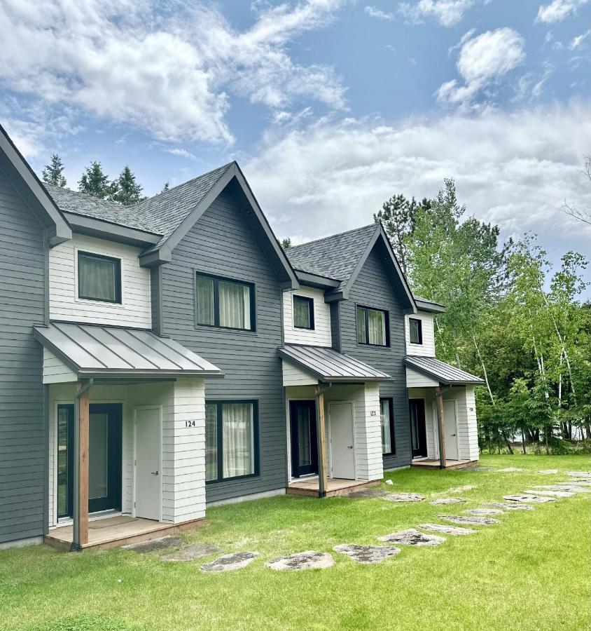 Suites Du Lac Moore Mont-Tremblant Exteriör bild